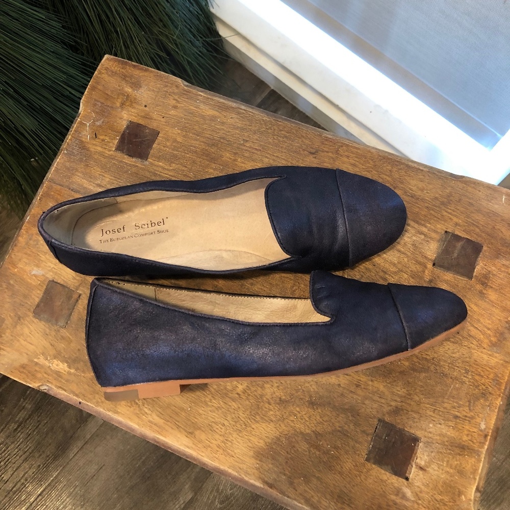 Josef Seibel Navy Blue Leather Flats. Size 39 (9).
